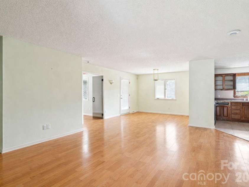 425 Lariat Circle, Salisbury, NC 28144.  MLS# CAR4362878, YatesRealty ID 18989. Informal Dining and Kitchen