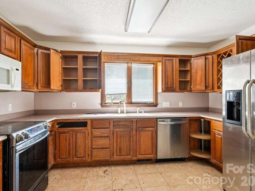 425 Lariat Circle, Salisbury, NC 28144.  MLS# CAR4362878, YatesRealty ID 18989. Kitchen