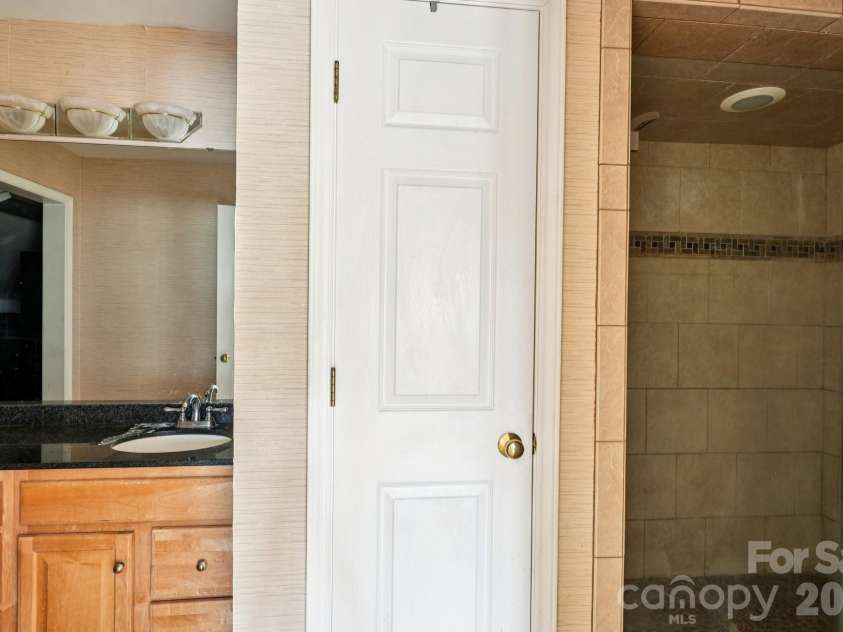 425 Lariat Circle, Salisbury, NC 28144.  MLS# CAR4362878, YatesRealty ID 18989. Primary Bathroom