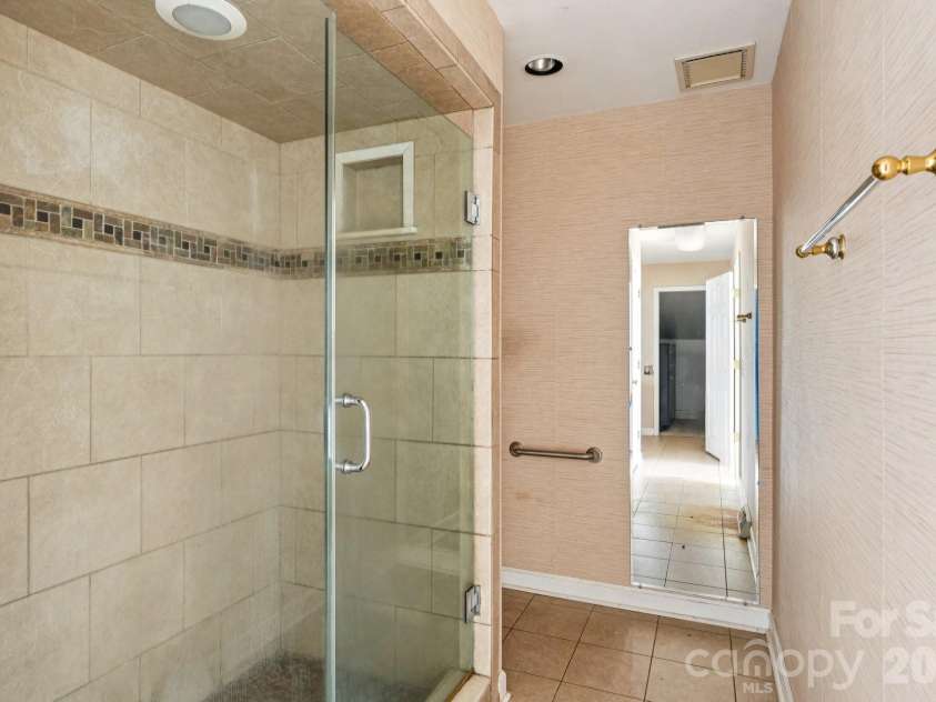 425 Lariat Circle, Salisbury, NC 28144.  MLS# CAR4362878, YatesRealty ID 18989. Primary Bathroom
