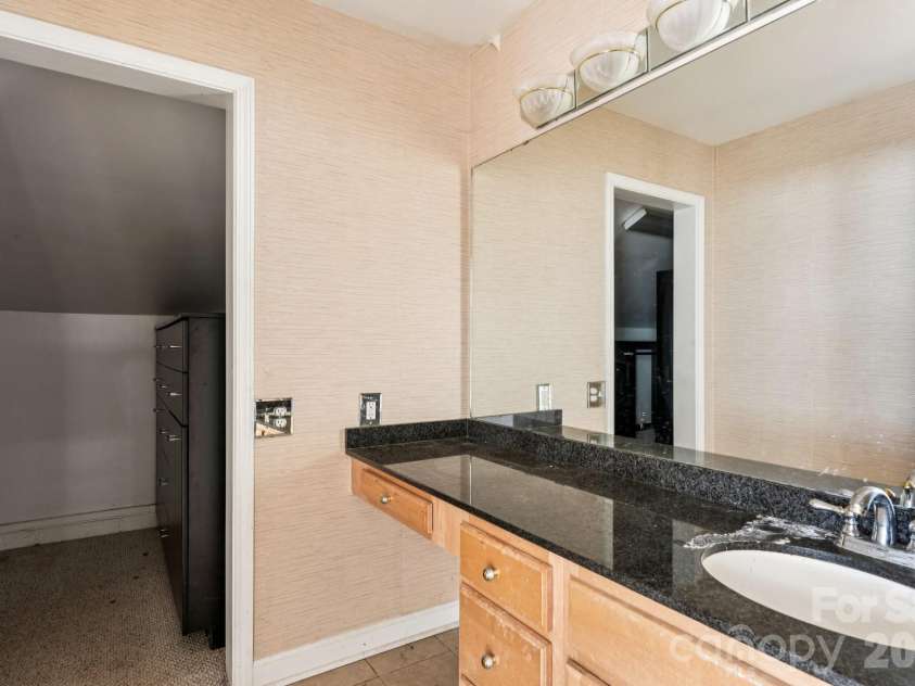 425 Lariat Circle, Salisbury, NC 28144.  MLS# CAR4362878, YatesRealty ID 18989. Primary Bathroom