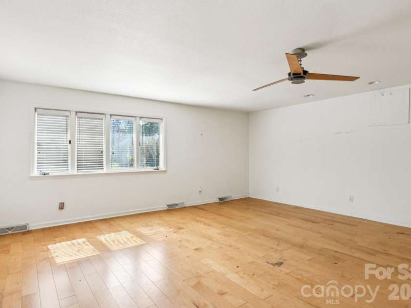 425 Lariat Circle, Salisbury, NC 28144.  MLS# CAR4362878, YatesRealty ID 18989. Primary Bedroom