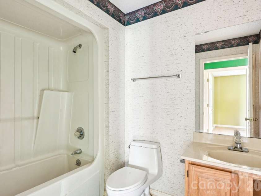 425 Lariat Circle, Salisbury, NC 28144.  MLS# CAR4362878, YatesRealty ID 18989. Secondary Bathroom