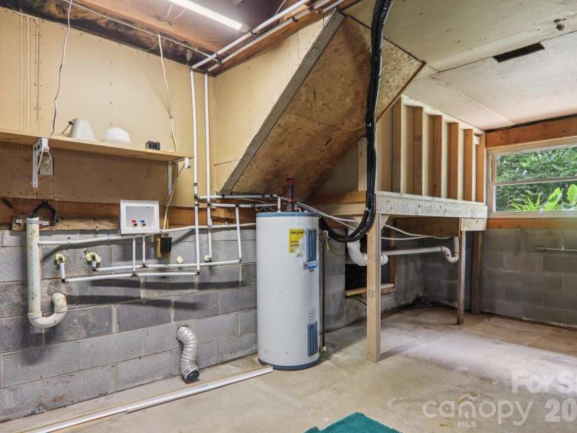 264 Cashdon Drive, Mills River, NC 28759.  MLS# CAR4292467, YatesRealty ID 1899. 