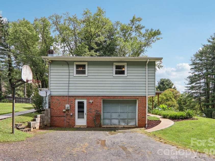 264 Cashdon Drive, Mills River, NC 28759.  MLS# CAR4292467, YatesRealty ID 1899. 