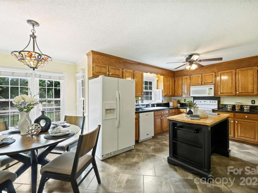 2525 Saddlehorse Lane, Gastonia, NC 28056.  MLS# CAR4266732, YatesRealty ID 18990. 