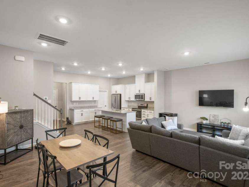 8928 Morning Mist Road, Charlotte, NC 28215.  MLS# CAR4261525, YatesRealty ID 18991. 