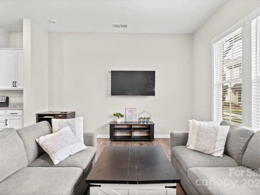 8928 Morning Mist Road, Charlotte, NC 28215.  MLS# CAR4261525, YatesRealty ID 18991. 
