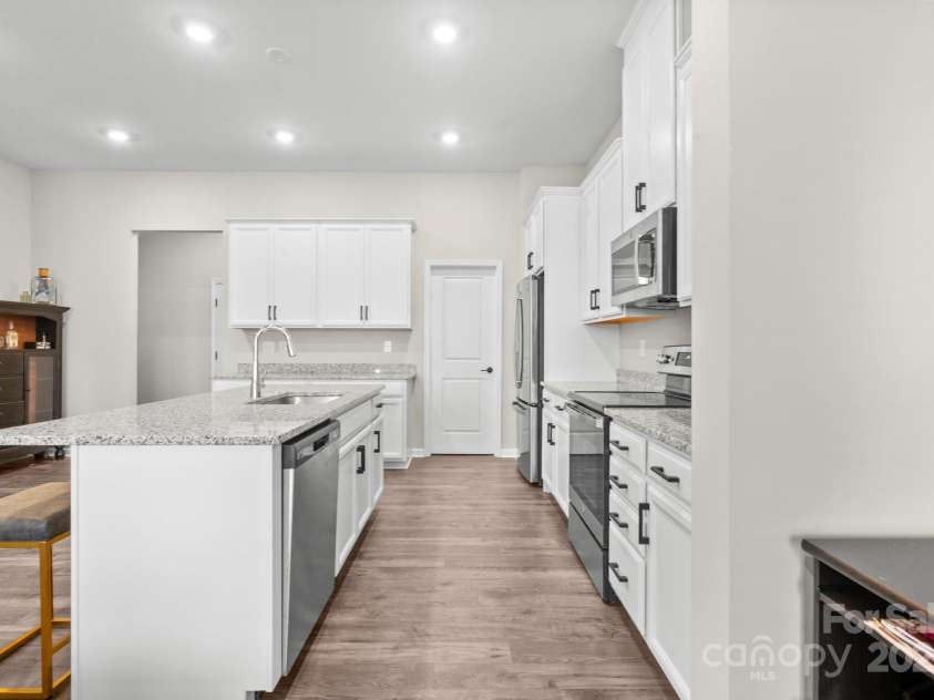 8928 Morning Mist Road, Charlotte, NC 28215.  MLS# CAR4261525, YatesRealty ID 18991. 
