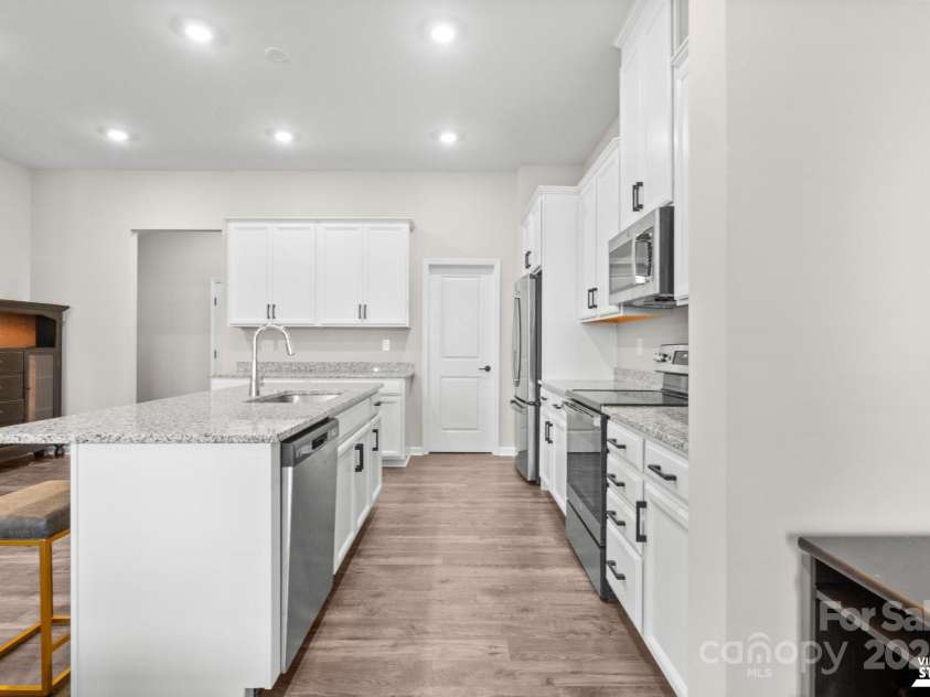 8928 Morning Mist Road, Charlotte, NC 28215.  MLS# CAR4261525, YatesRealty ID 18991. 