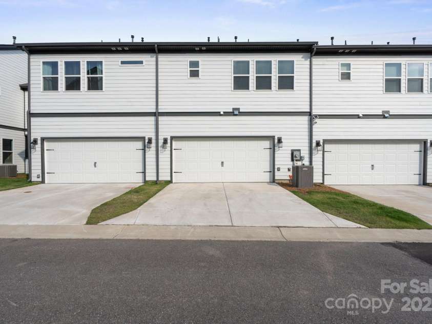 8928 Morning Mist Road, Charlotte, NC 28215.  MLS# CAR4261525, YatesRealty ID 18991. 