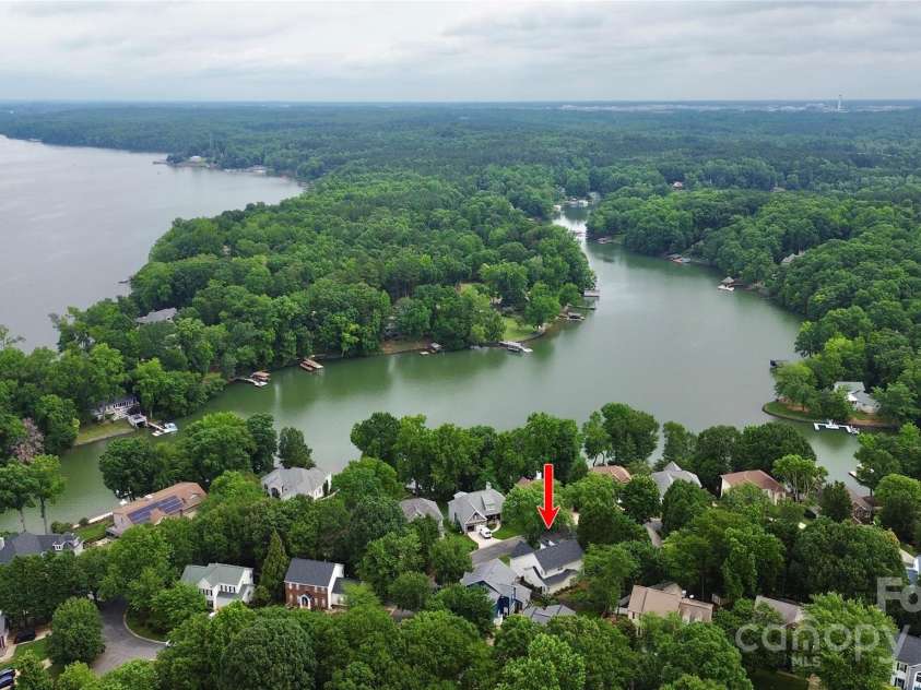 10449 Quiet Bay Court, Charlotte, NC 28278.  MLS# CAR4265045, YatesRealty ID 18992. 