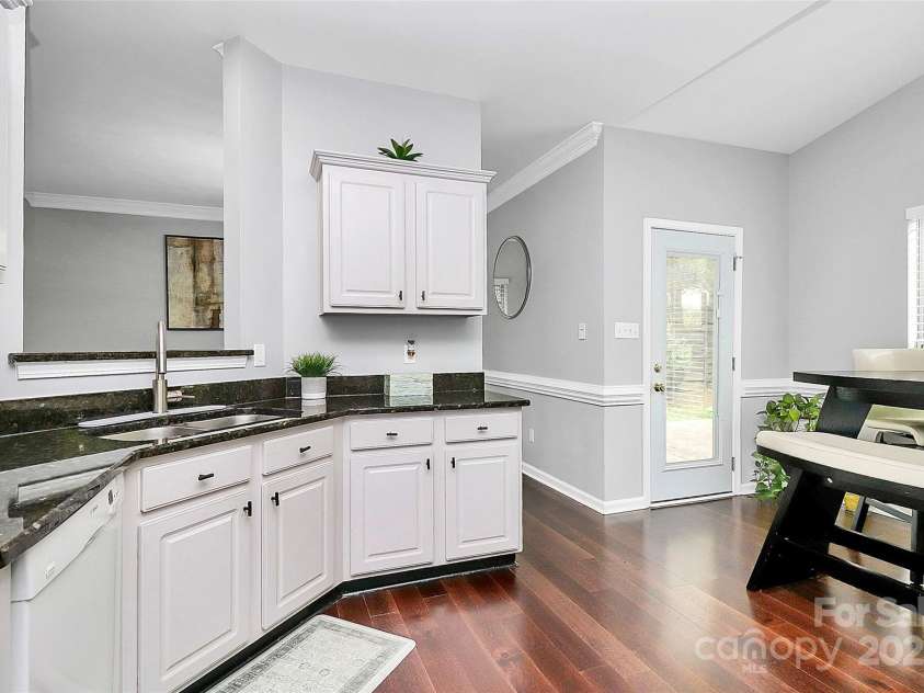 10449 Quiet Bay Court, Charlotte, NC 28278.  MLS# CAR4265045, YatesRealty ID 18992. 