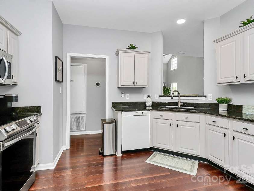 10449 Quiet Bay Court, Charlotte, NC 28278.  MLS# CAR4265045, YatesRealty ID 18992. 