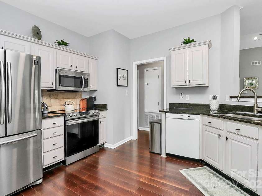 10449 Quiet Bay Court, Charlotte, NC 28278.  MLS# CAR4265045, YatesRealty ID 18992. 