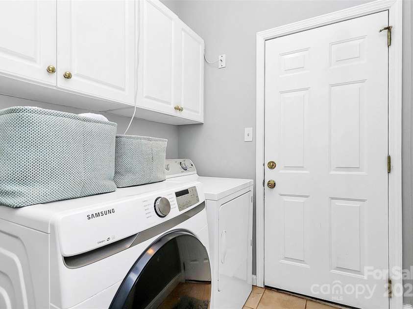 10449 Quiet Bay Court, Charlotte, NC 28278.  MLS# CAR4265045, YatesRealty ID 18992. 