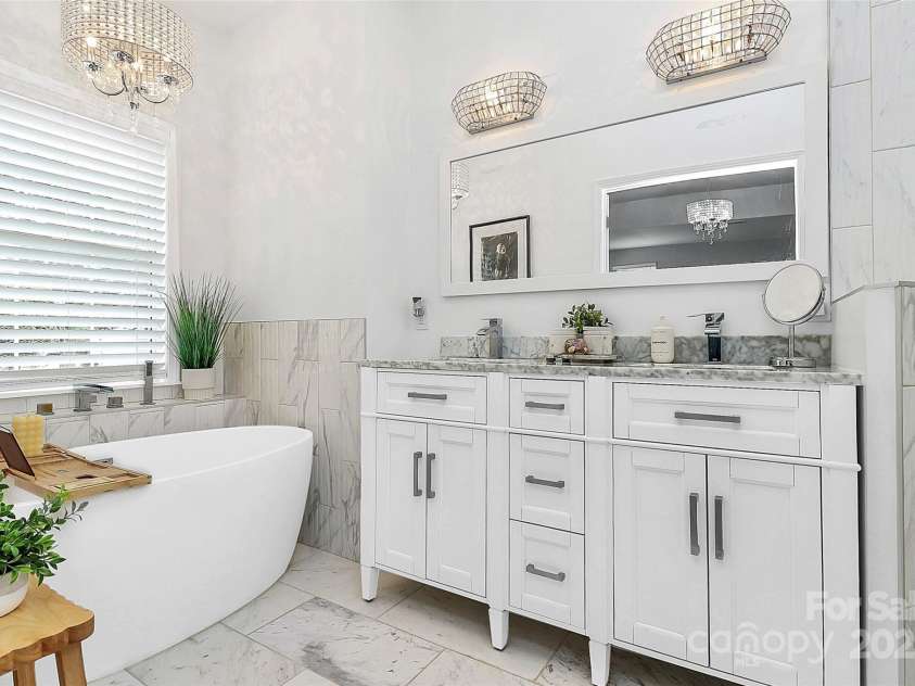 10449 Quiet Bay Court, Charlotte, NC 28278.  MLS# CAR4265045, YatesRealty ID 18992. 