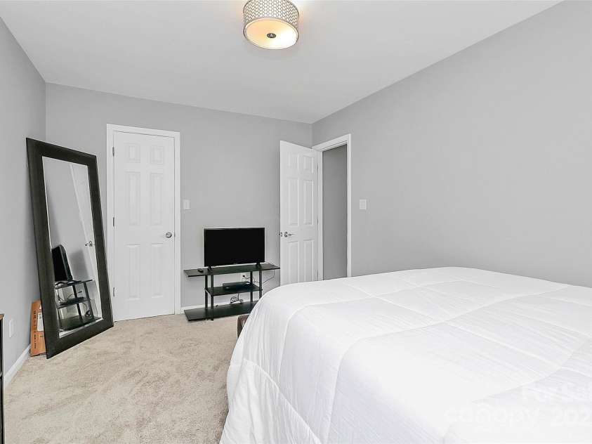 10449 Quiet Bay Court, Charlotte, NC 28278.  MLS# CAR4265045, YatesRealty ID 18992. 