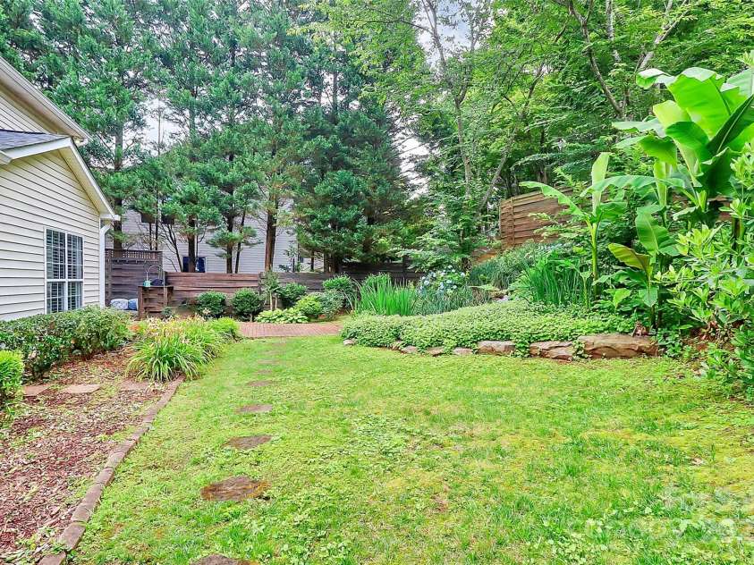 10449 Quiet Bay Court, Charlotte, NC 28278.  MLS# CAR4265045, YatesRealty ID 18992. 