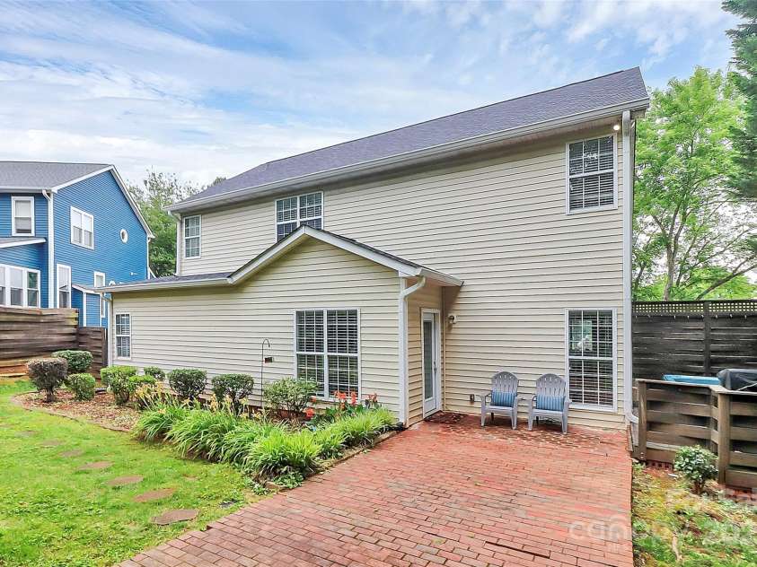 10449 Quiet Bay Court, Charlotte, NC 28278.  MLS# CAR4265045, YatesRealty ID 18992. 