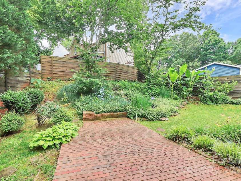 10449 Quiet Bay Court, Charlotte, NC 28278.  MLS# CAR4265045, YatesRealty ID 18992. 