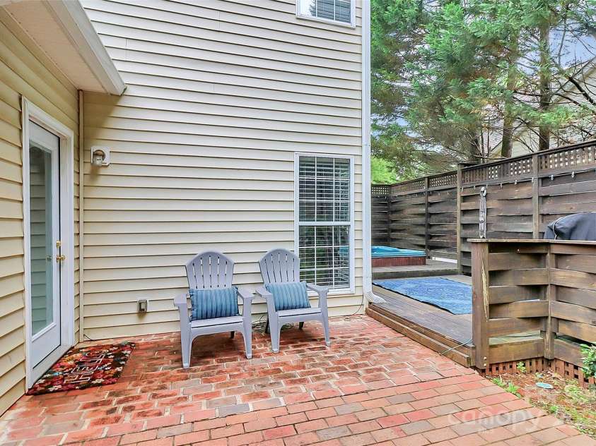 10449 Quiet Bay Court, Charlotte, NC 28278.  MLS# CAR4265045, YatesRealty ID 18992. 