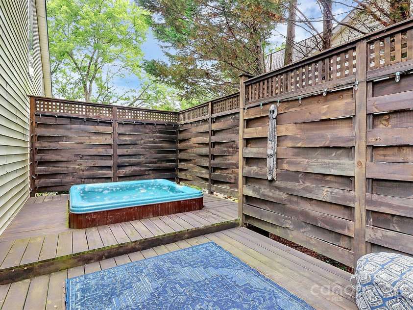 10449 Quiet Bay Court, Charlotte, NC 28278.  MLS# CAR4265045, YatesRealty ID 18992. 