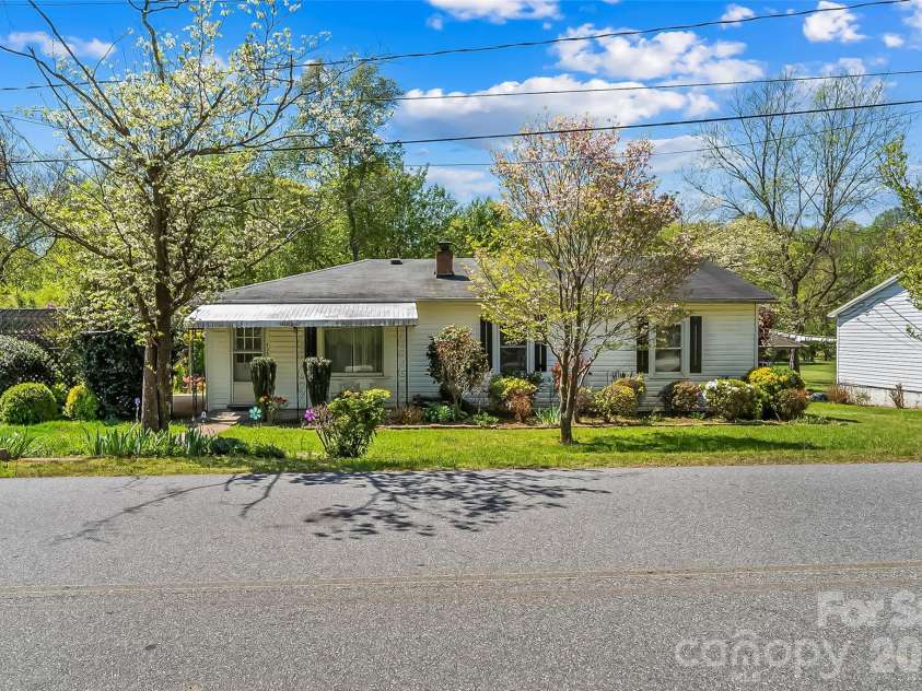 428 Melrose Street, Lenoir, NC 28645.  MLS# CAR4369180, YatesRealty ID 18992. 