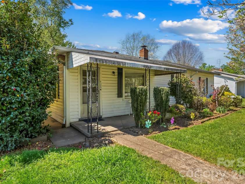 428 Melrose Street, Lenoir, NC 28645.  MLS# CAR4369180, YatesRealty ID 18992. 