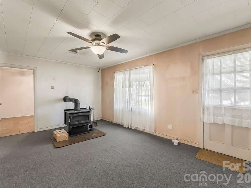 428 Melrose Street, Lenoir, NC 28645.  MLS# CAR4369180, YatesRealty ID 18992. 