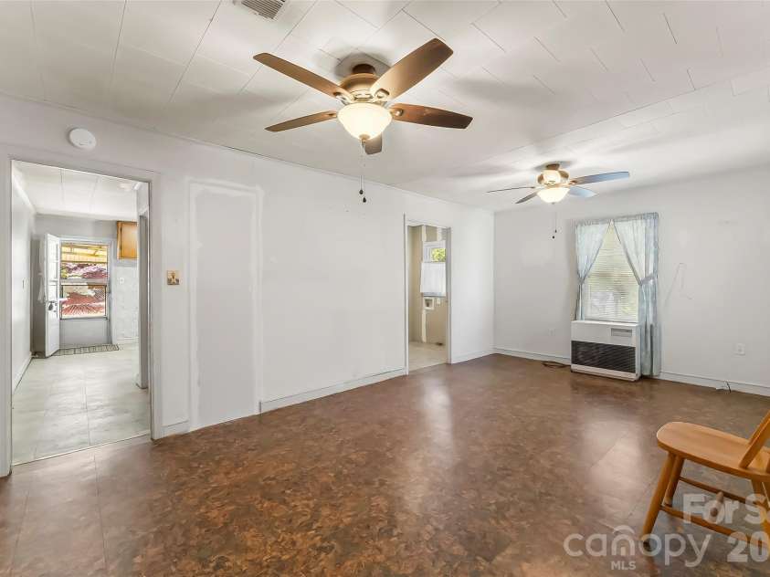 428 Melrose Street, Lenoir, NC 28645.  MLS# CAR4369180, YatesRealty ID 18992. 