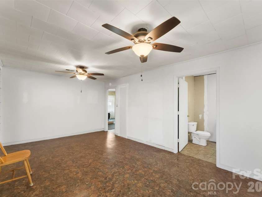 428 Melrose Street, Lenoir, NC 28645.  MLS# CAR4369180, YatesRealty ID 18992. 