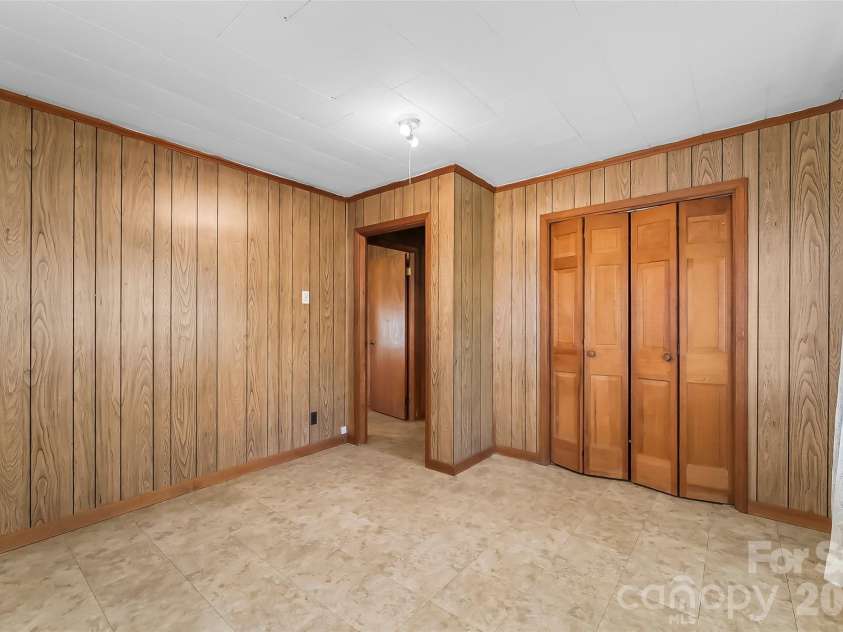 428 Melrose Street, Lenoir, NC 28645.  MLS# CAR4369180, YatesRealty ID 18992. 