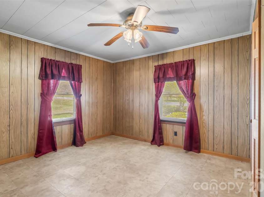 428 Melrose Street, Lenoir, NC 28645.  MLS# CAR4369180, YatesRealty ID 18992. 