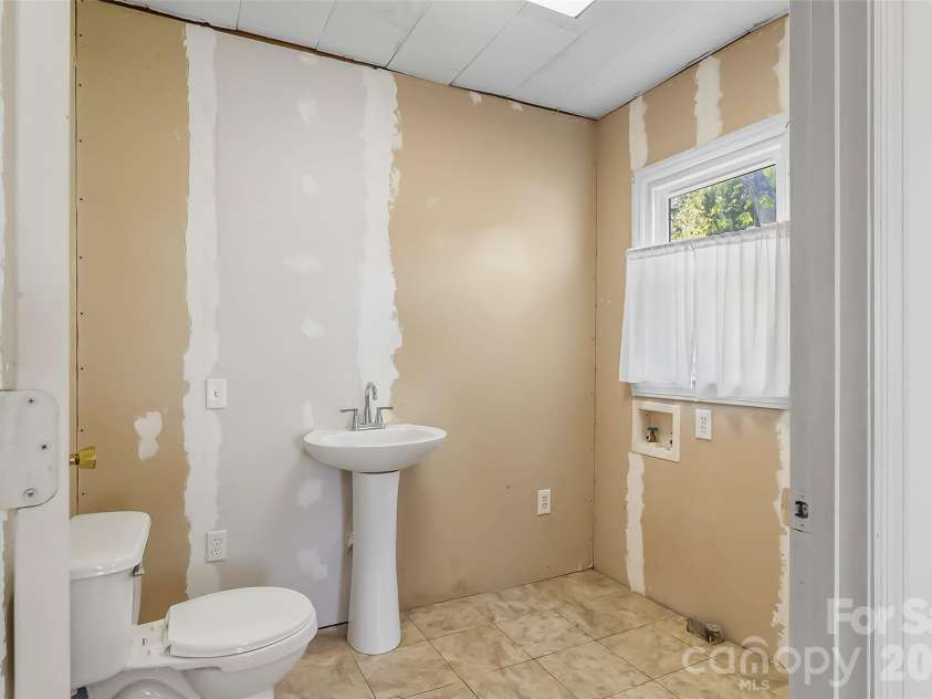 428 Melrose Street, Lenoir, NC 28645.  MLS# CAR4369180, YatesRealty ID 18992. 