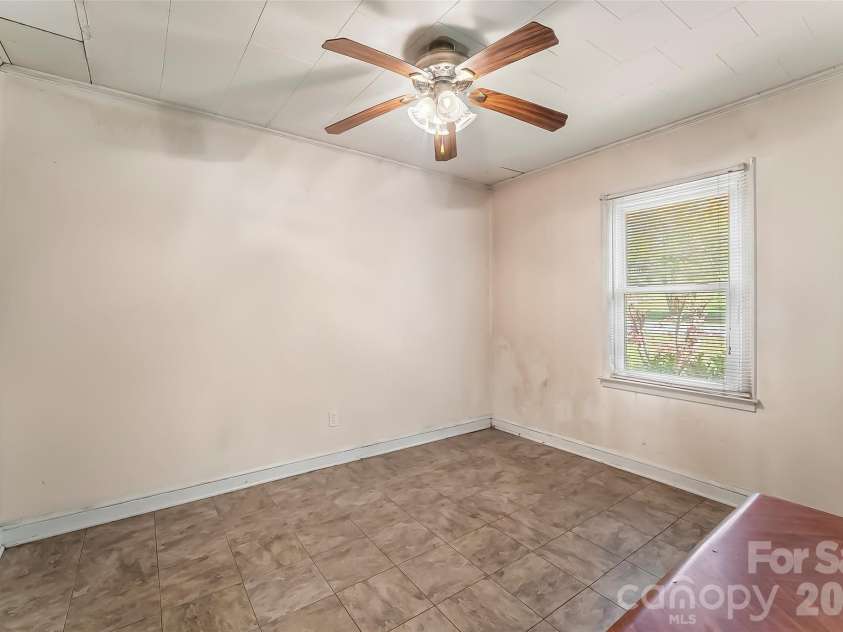 428 Melrose Street, Lenoir, NC 28645.  MLS# CAR4369180, YatesRealty ID 18992. 