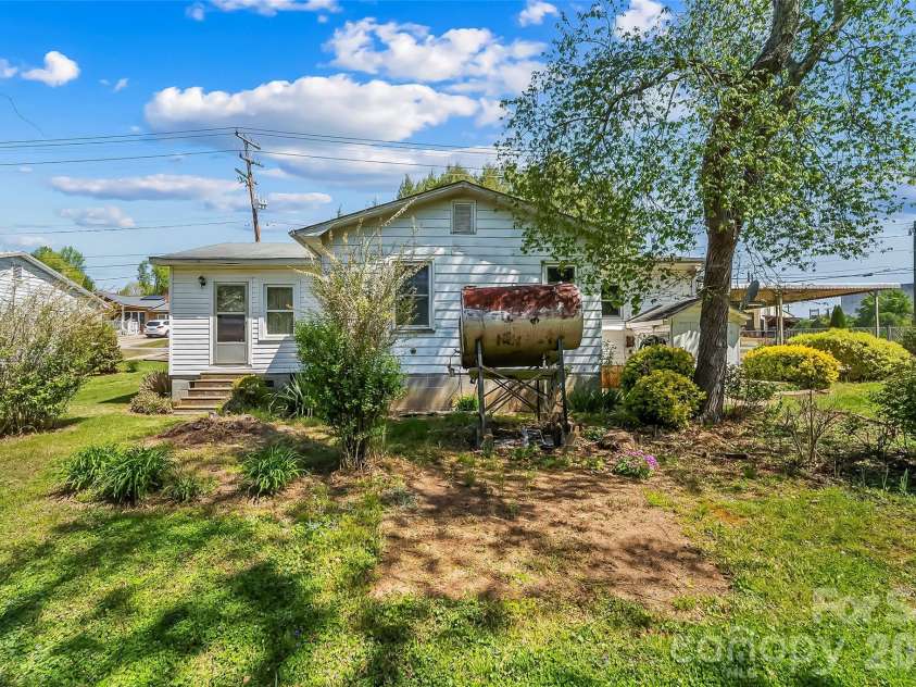 428 Melrose Street, Lenoir, NC 28645.  MLS# CAR4369180, YatesRealty ID 18992. 