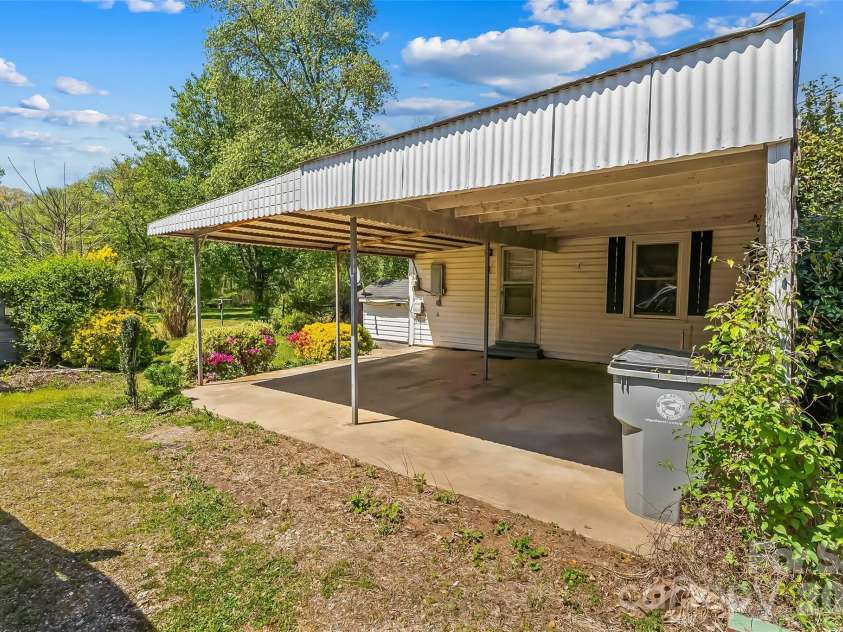 428 Melrose Street, Lenoir, NC 28645.  MLS# CAR4369180, YatesRealty ID 18992. 