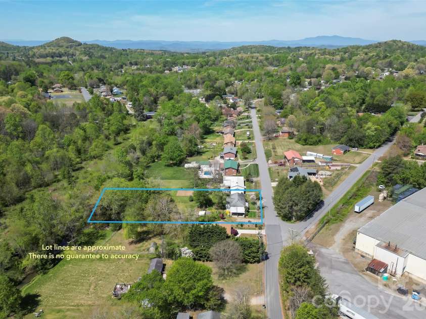428 Melrose Street, Lenoir, NC 28645.  MLS# CAR4369180, YatesRealty ID 18992. 