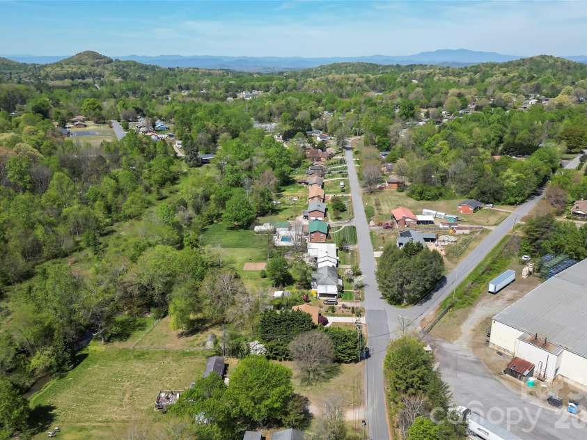 428 Melrose Street, Lenoir, NC 28645.  MLS# CAR4369180, YatesRealty ID 18992. 