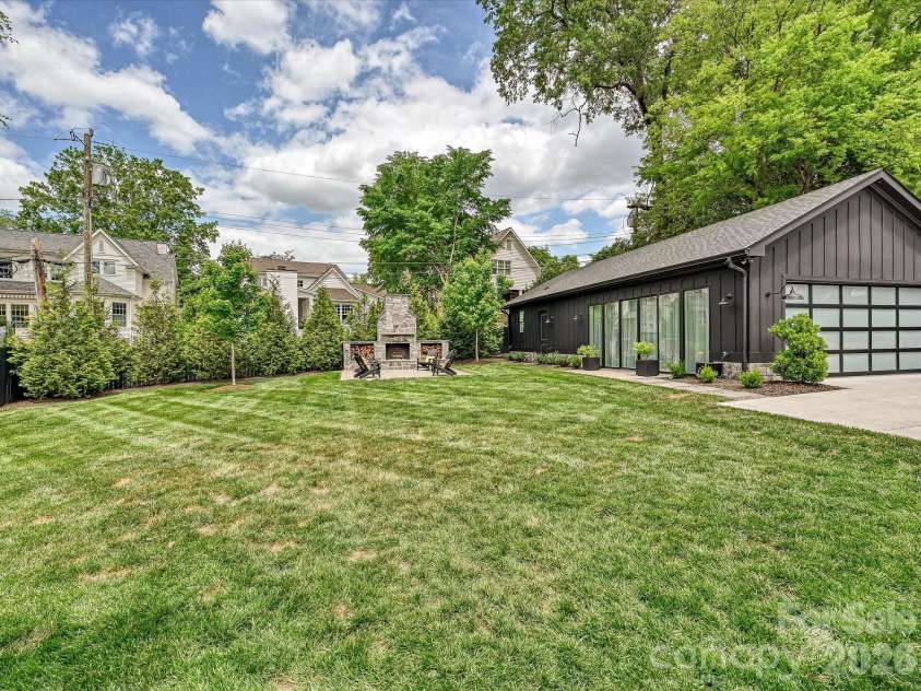 222 Dellwood Avenue, Charlotte, NC 28209.  MLS# CAR4374813, YatesRealty ID 18993. Backyard
