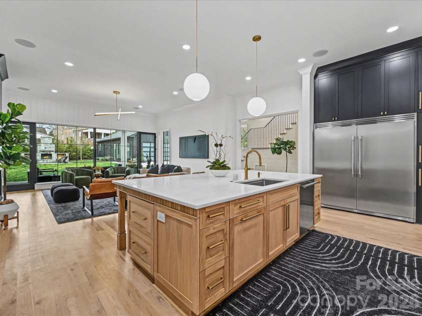 222 Dellwood Avenue, Charlotte, NC 28209.  MLS# CAR4374813, YatesRealty ID 18993. Kitchen