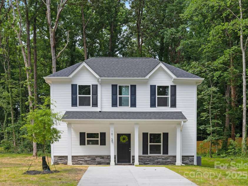 1815 Wildwood Drive, Charlotte, NC 28214.  MLS# CAR4265099, YatesRealty ID 18994. 