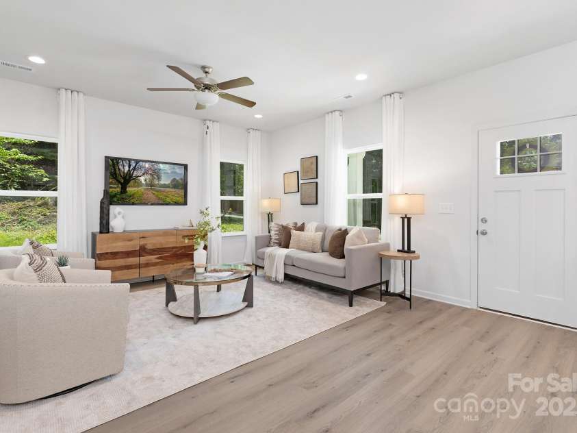 1815 Wildwood Drive, Charlotte, NC 28214.  MLS# CAR4265099, YatesRealty ID 18994. 