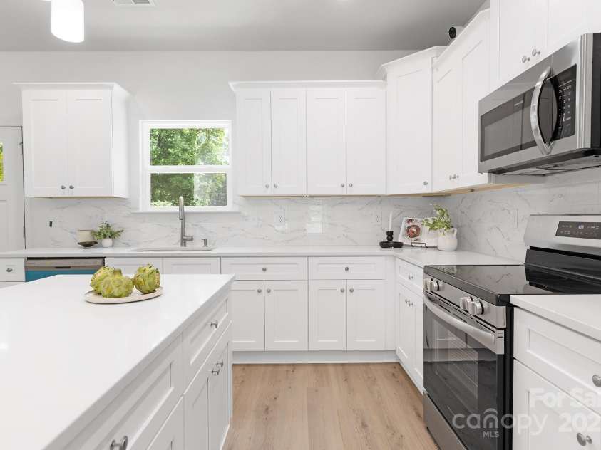 1815 Wildwood Drive, Charlotte, NC 28214.  MLS# CAR4265099, YatesRealty ID 18994. 