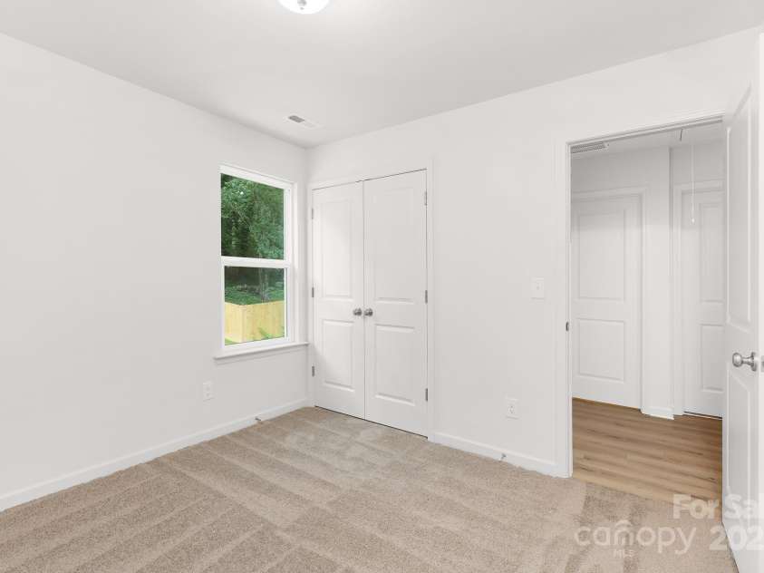 1815 Wildwood Drive, Charlotte, NC 28214.  MLS# CAR4265099, YatesRealty ID 18994. 