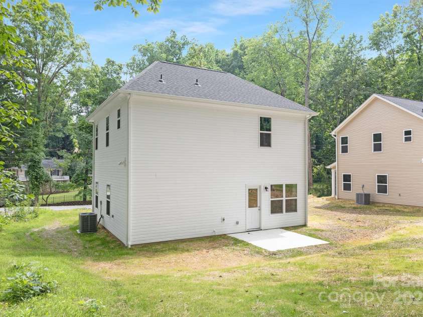 1815 Wildwood Drive, Charlotte, NC 28214.  MLS# CAR4265099, YatesRealty ID 18994. 