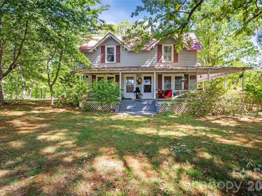 283 Constant Lane, Columbus, NC 28722.  MLS# CAR4374631, YatesRealty ID 18996. 