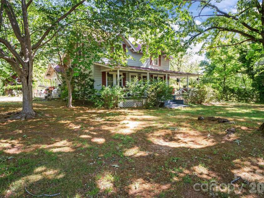 283 Constant Lane, Columbus, NC 28722.  MLS# CAR4374631, YatesRealty ID 18996. 