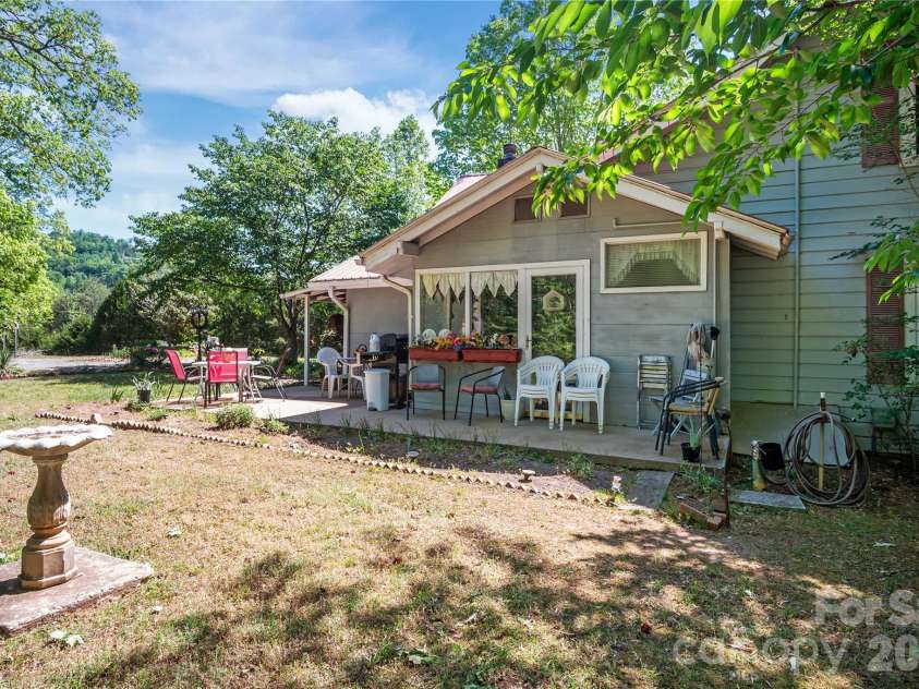283 Constant Lane, Columbus, NC 28722.  MLS# CAR4374631, YatesRealty ID 18996. 